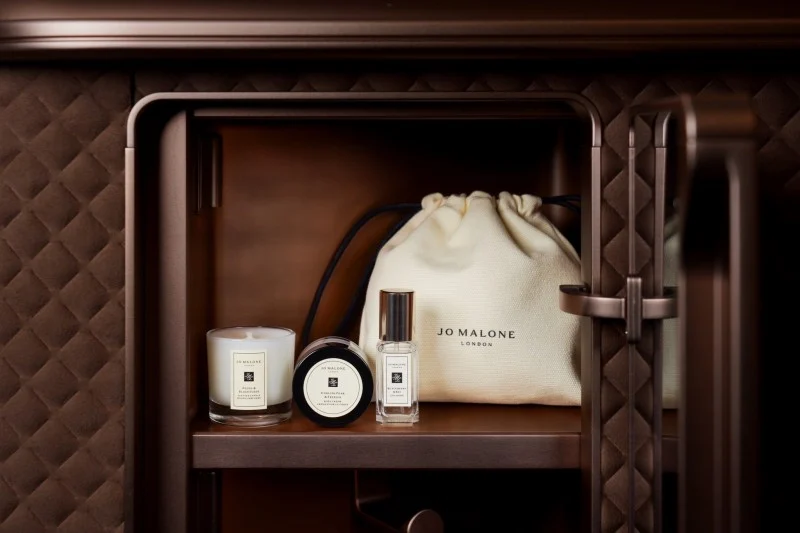 頭等艙限定禮包，選用奢華香氛品牌「Jo Malone」。